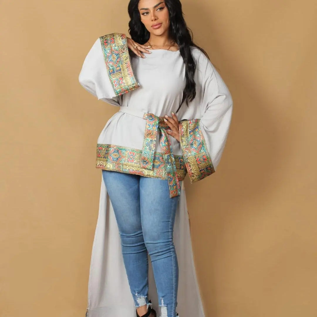 كاب قصير مطرّز من قماش CY – فري سايز وألوان متعددة | Short Embroidered CY Fabric Cape – Free Size & Multi Colors