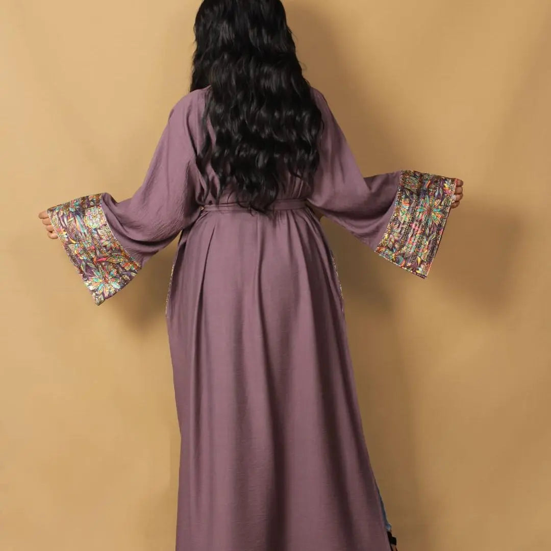 كاب قصير مطرّز من قماش CY – فري سايز وألوان متعددة | Short Embroidered CY Fabric Cape – Free Size & Multi Colors