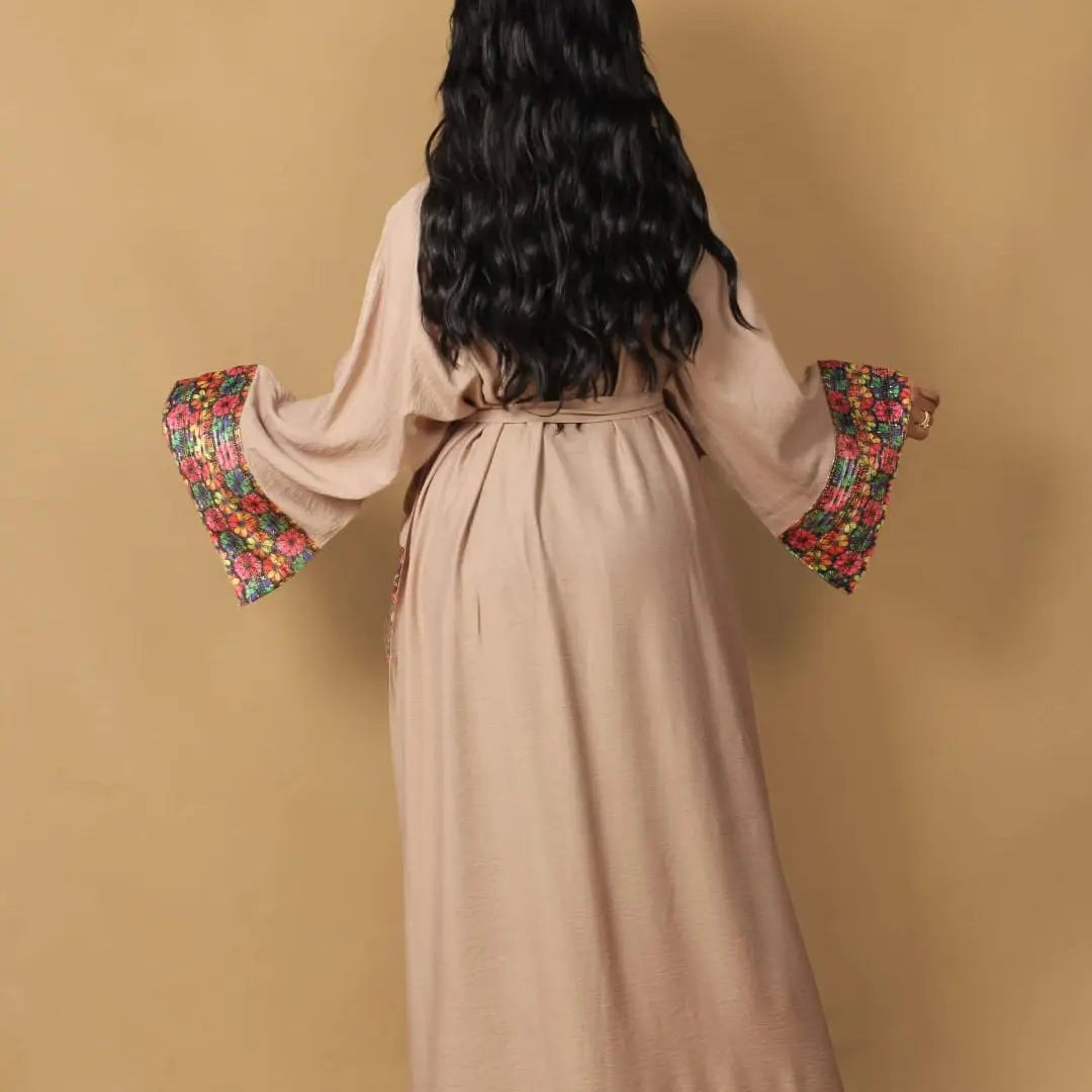 كاب قصير مطرّز من قماش CY – فري سايز وألوان متعددة | Short Embroidered CY Fabric Cape – Free Size & Multi Colors