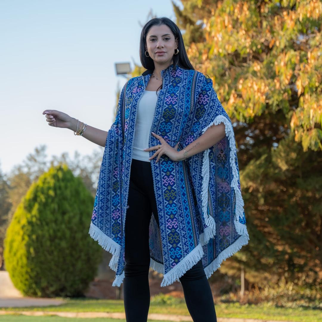 كاب طُلس مطرّز طويل وقصير | تصميم تراثي حرّ وأنيق Embroidered Tulus Cape – Long & Short | Bold Heritage Elegance