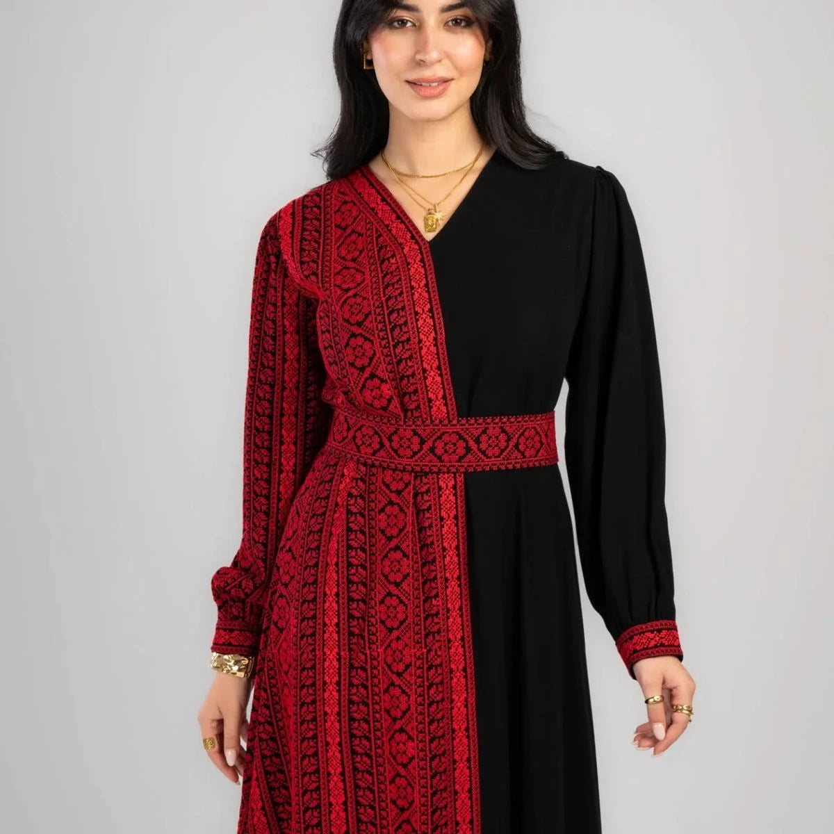 عبايات مطرزة