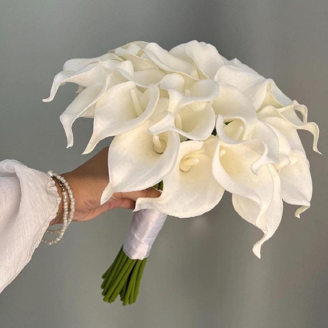 مسكة عروس كالا بيضاء فاخرة مع لمسة لؤلؤ