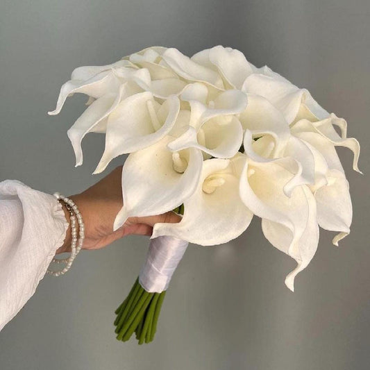 مسكة عروس كالا بيضاء فاخرة مع لمسة لؤلؤ